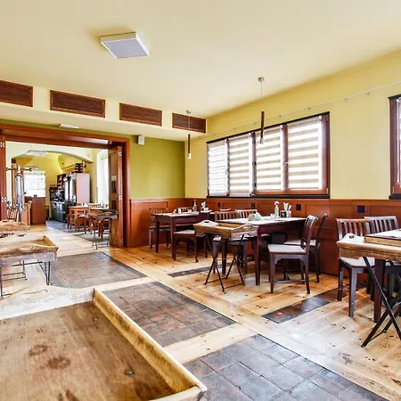 Restaurace A U Zamecku Pensjonat *